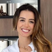 Principal - Com quatro anos de sólida experiência no mercado como corretora, encontrei minha paixão em transformar sonhos em realidade. Cada transação não é apenas um negócio, mas uma jornada para realizar os objetivos e aspirações dos meus clientes. Amo o que faço e estou comprometida em oferecer orientação especializada, considerando cada detalhe, para tornar seus sonhos imobiliários uma conquista tangível. 